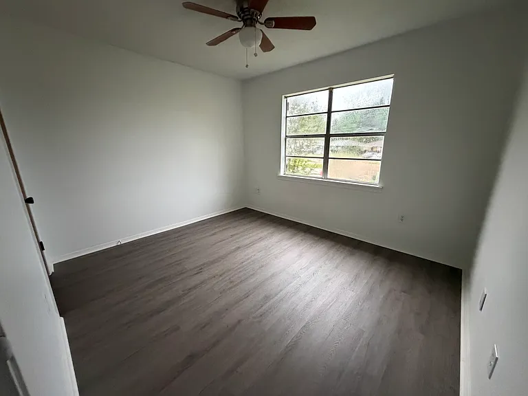 129A Meadowwood Dr #A — Photo 5