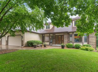 469 Lake Wabasso Ct, Shoreview, MN 55126