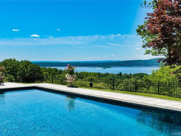 11 Carriage Trail, Tarrytown, NY 10591