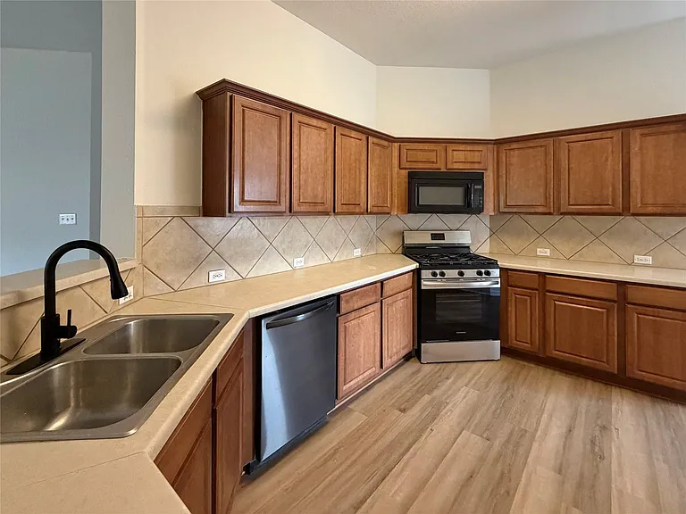 939 Dark Horse Ln — Photo 11
