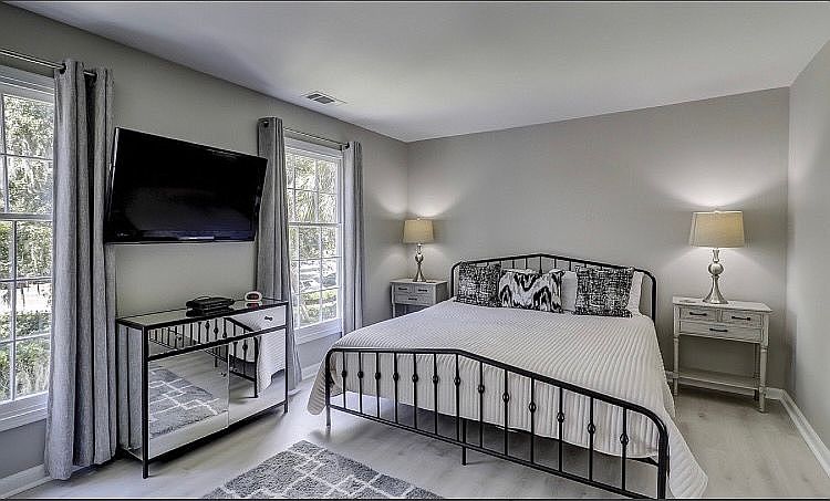 1st image of 70 Shipyard Dr APT 233