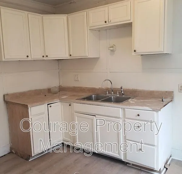 514 W 1st St #A — Photo 12