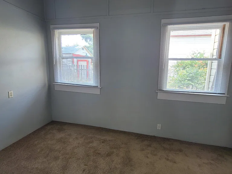 632 Walnut St SW — Photo 6