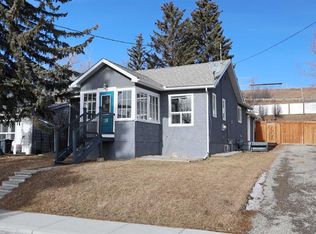 18 S Maple St, Okotoks, AB T1S1J6