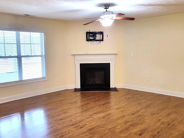 140 Wheeling Dr — Photo 6