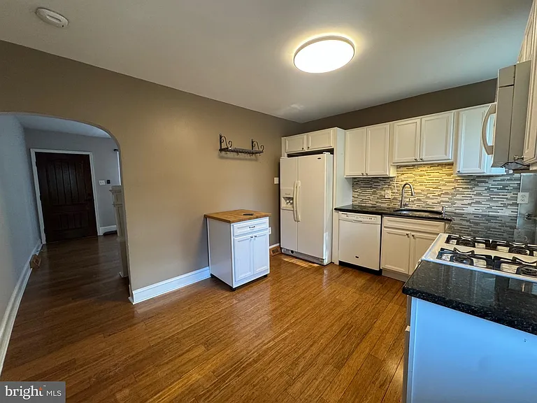 317 W 4th Ave — Photo 8