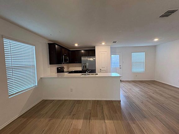 5th image of 1347 Mosely Cir
