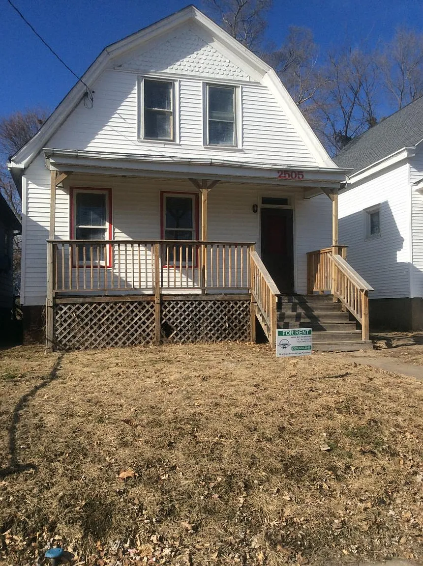 2505 NE Madison Ave photo 1