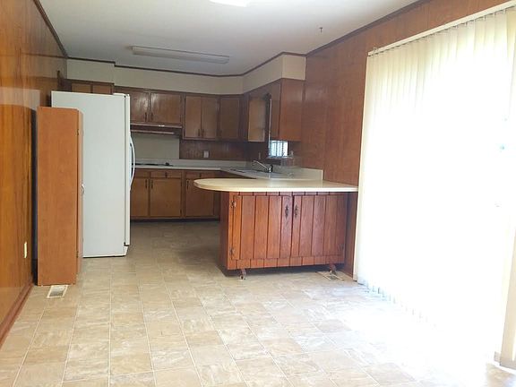 Breakfast area, with bar & sliding glass door, into the back
