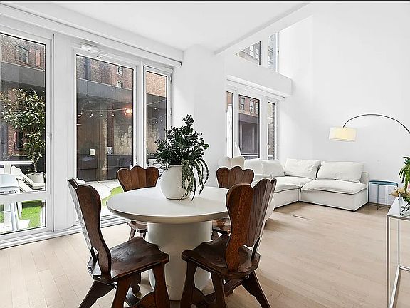 2nd image of 15 William St APT D2