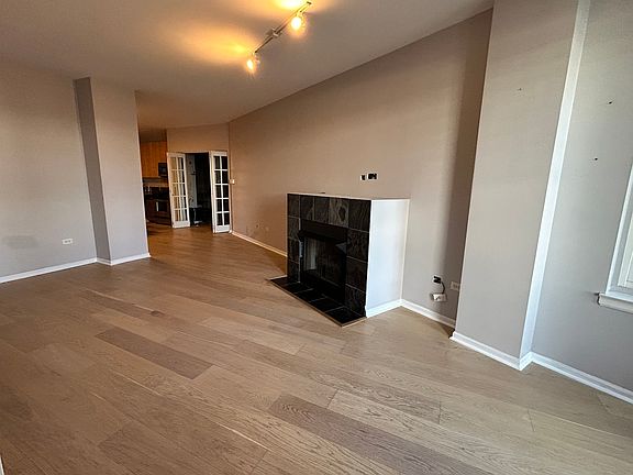 4th image of 520 N Halsted St APT 411