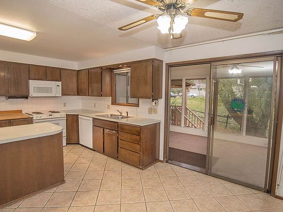 3rd image of 4204 S Driftwood Dr
