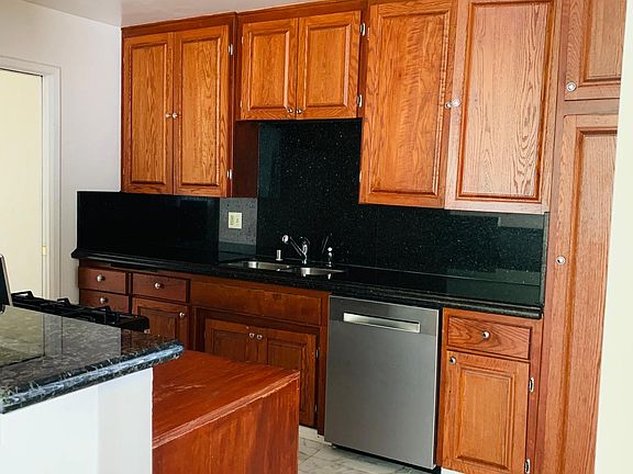 5th image of 729 S Windsor Blvd APT 6