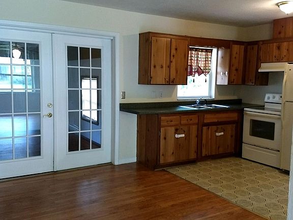 4th image of 913 NE 17th Ct