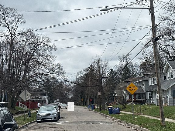 4th image of 834 Adams St SE