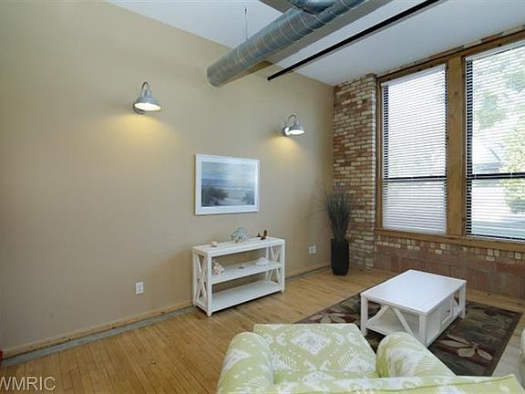 4th image of 500 Erie St Unit 7
