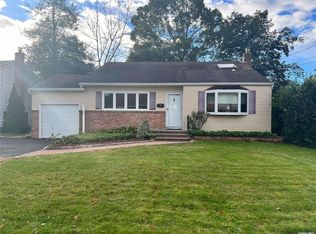 12 James St, Huntington Station, NY 11746