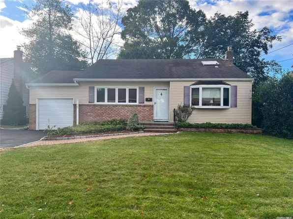 12 James Street, Huntington Station, NY 11746