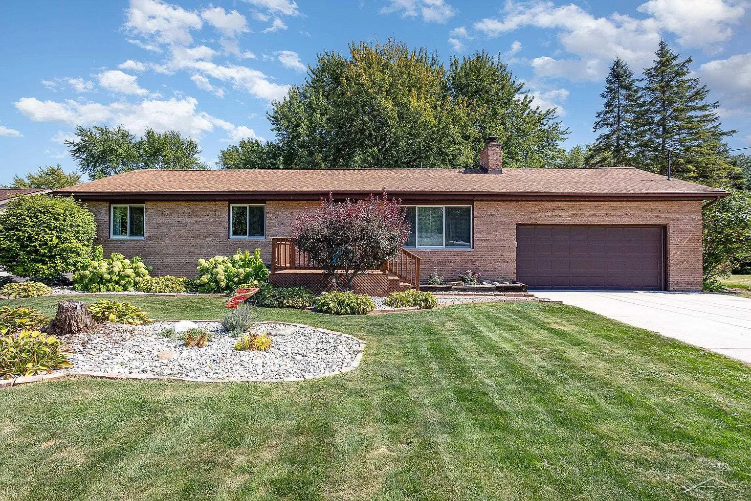 580 Gillette Dr photo 1
