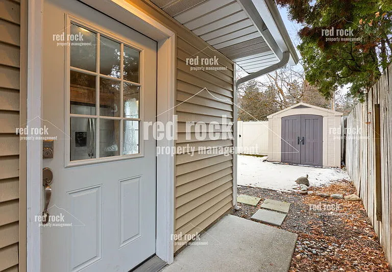 11321 E 31st Ave #B — Photo 2