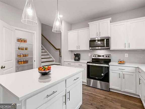 3rd image of 1107 Elyse Ln