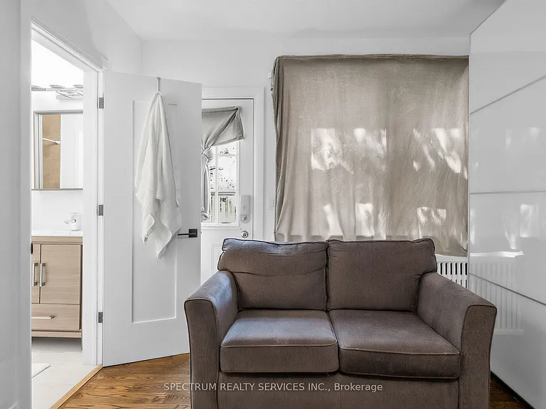29 Raglan Ave — Photo 16