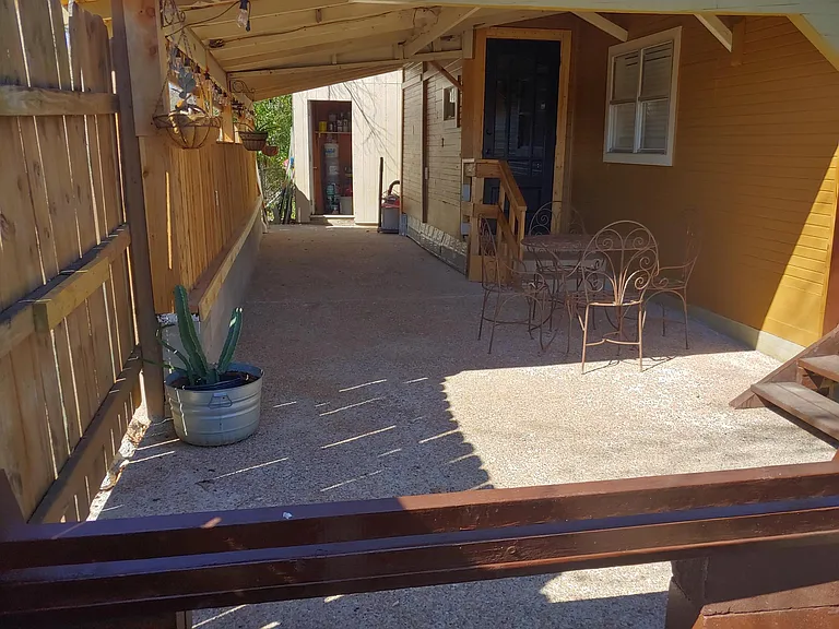 145 N Hackberry Ave — Photo 12