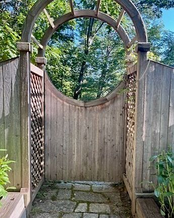 5th image of 2 Moraine Ct