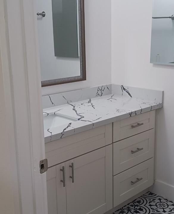 2nd image of 1611 Oxford St #5