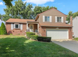 812 W Appletree Ln, Bartlett, IL 60103