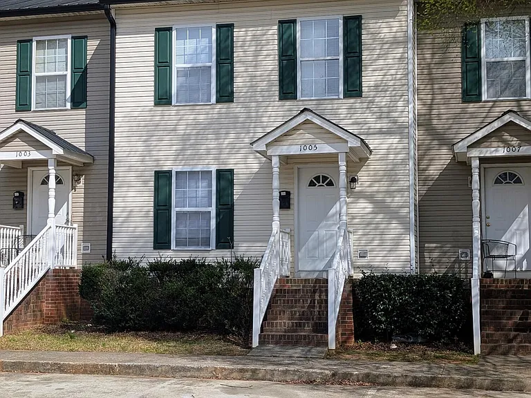 1005 Shades Pl — Photo 1