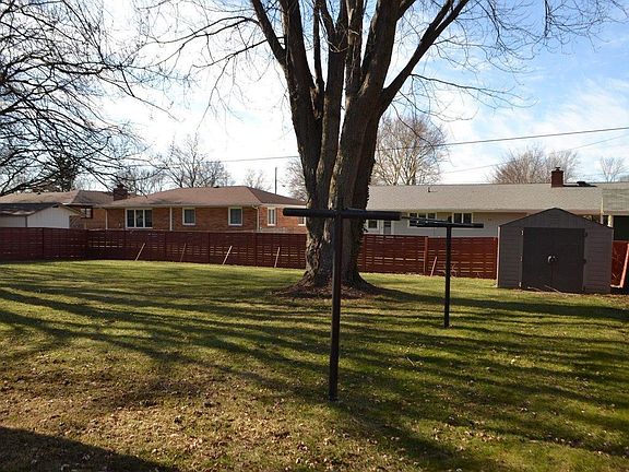 3rd image of 2707 Sweetbriar Dr