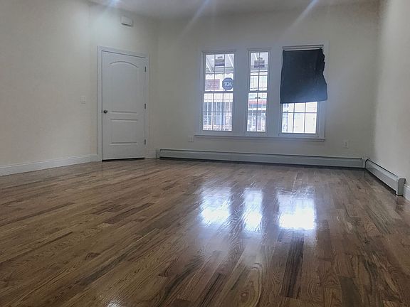 4th image of 1349 Taylor Ave