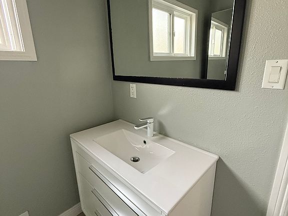5th image of 435 Glasgow Dr