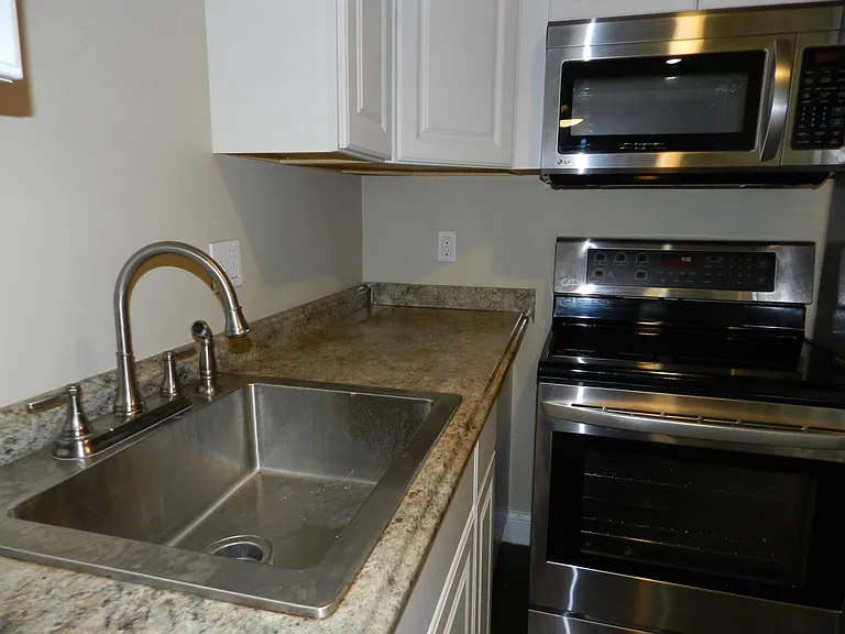 kitchen includes s/s microwave