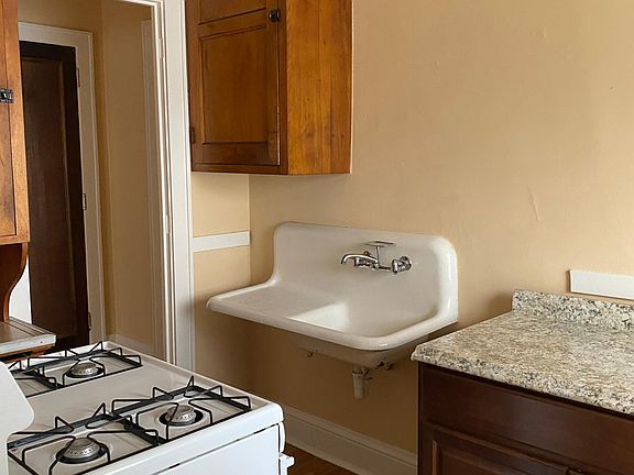 4th image of 2545 Garfield Ave APT 6
