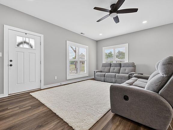 5th image of 185 Heritage Way
