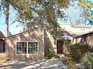 66 N Court Villa Dr, Mandeville, LA 70471