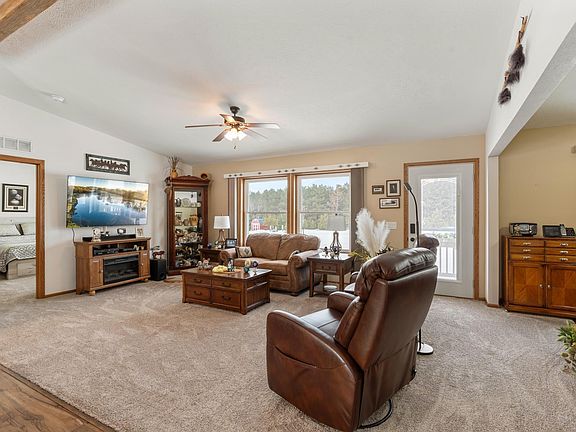 4th image of 21250 Farm View Dr