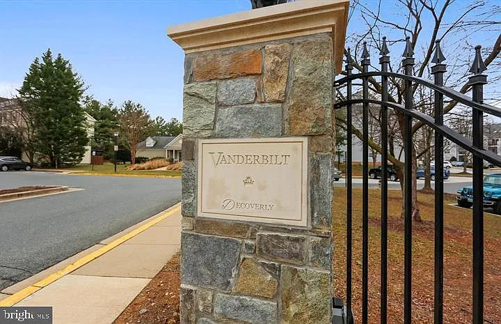 10010 Vanderbilt Cir #5-9 — Photo 21