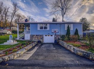 1447 Mohawk Rd, Mohegan Lake, NY 10547