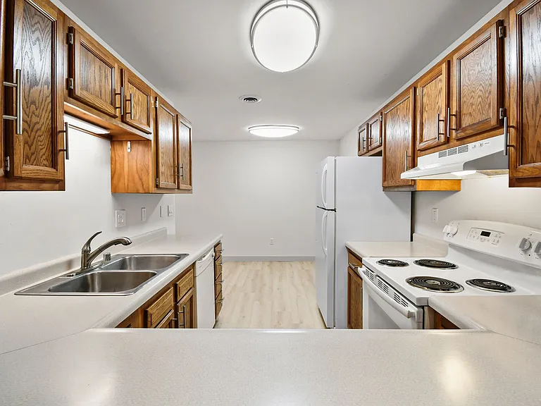 Ridge Creek Apartments — Photo 3
