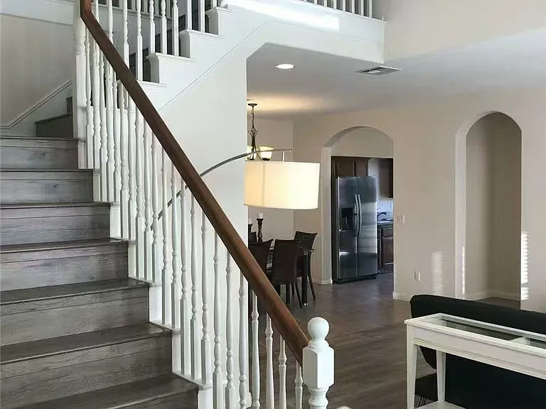 178 W Paramount St — Photo 3