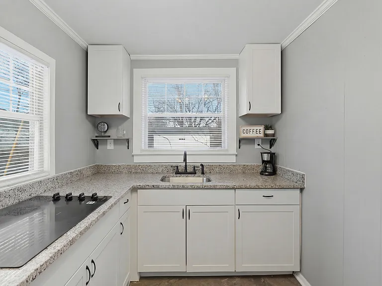 3703 Redding Rd — Photo 7