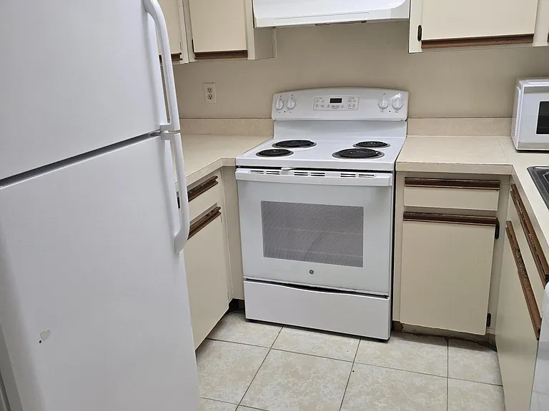1520 SE Royal Green Cir #K203 — Photo 4