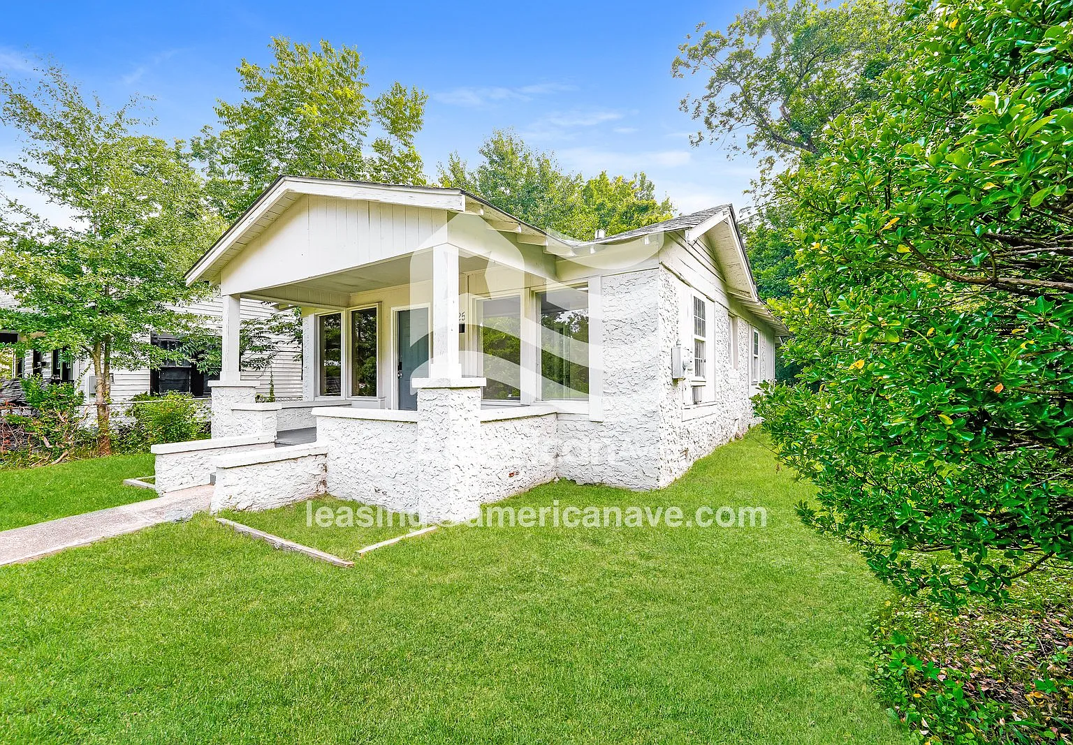 3 bed, 1.0 bath, 1052 sqft, $760 — Photo 2