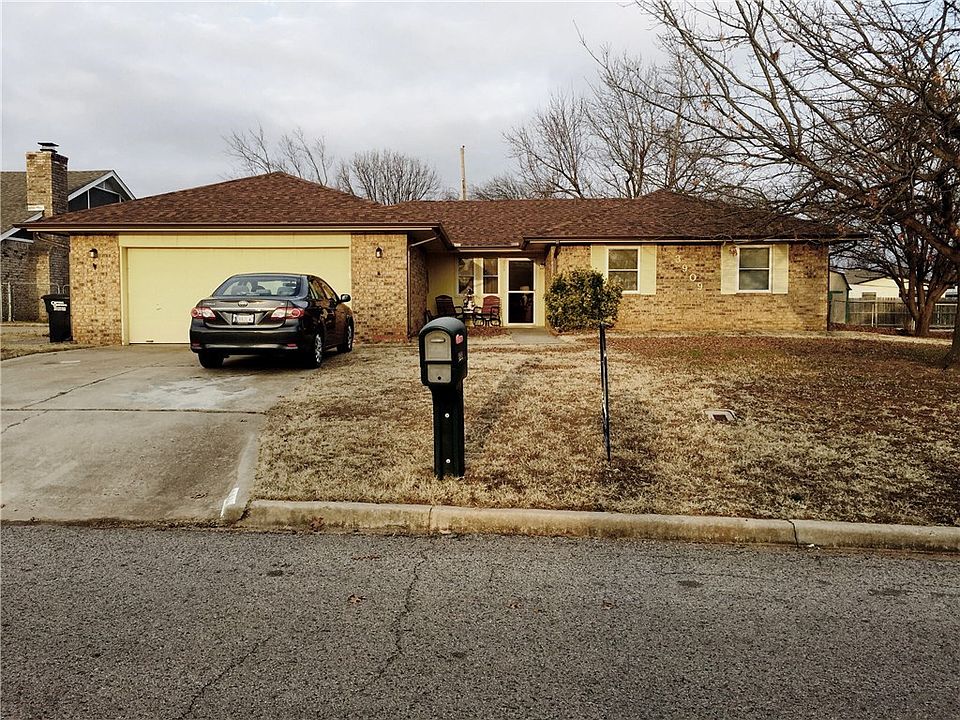 The finest street in College View addition.  Lovely neighbors, beautiful well maintained homes.  This one has a brand spanking new roof and new Lennox HVAC.
