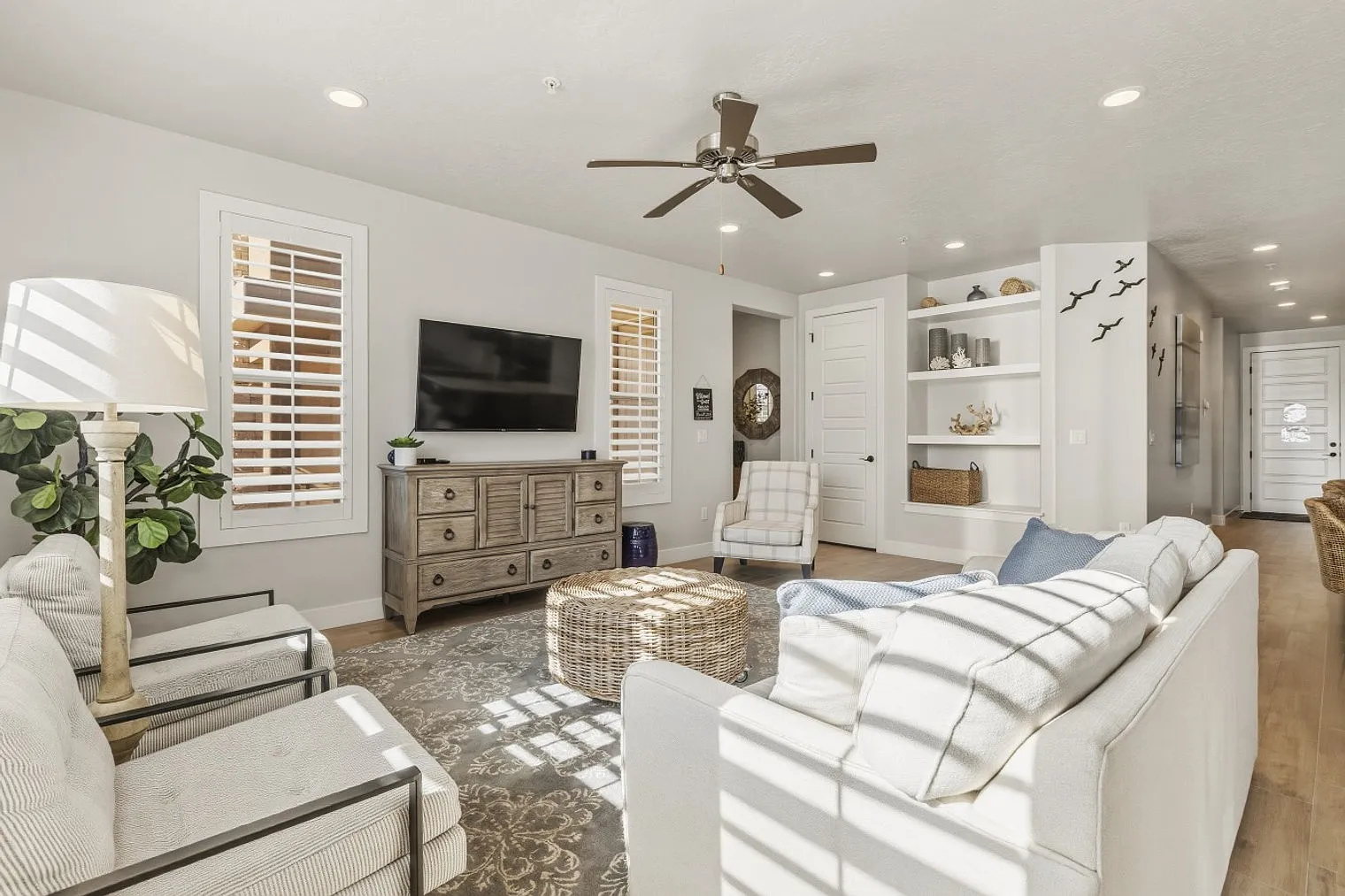 4 bed, 4.0 bath, 1700 sqft, $4,491 — Photo 1