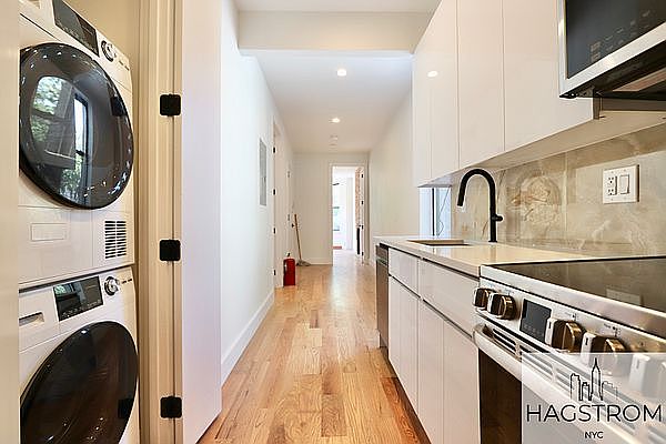 1st image of 1050 Bergen St #2D