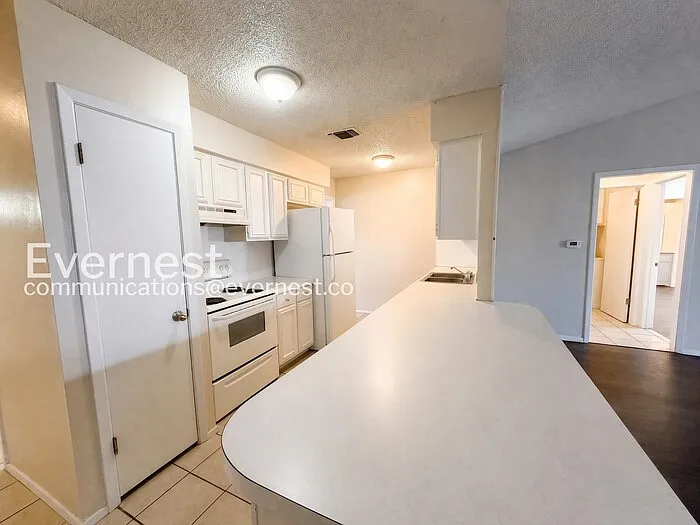 3 bed, 2.0 bath, 1780 sqft, $1,749 — Photo 4